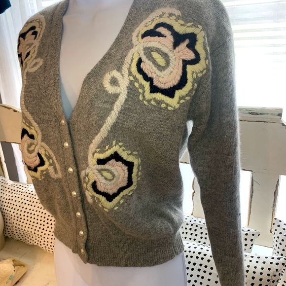 Vintage Cardigan, Size Petite, Shoulder Pads, Grey, pearl like button beads​ - Picture 3 of 6